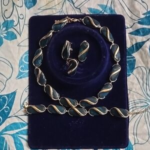 Elegant Blue and Gold Jewelry Set